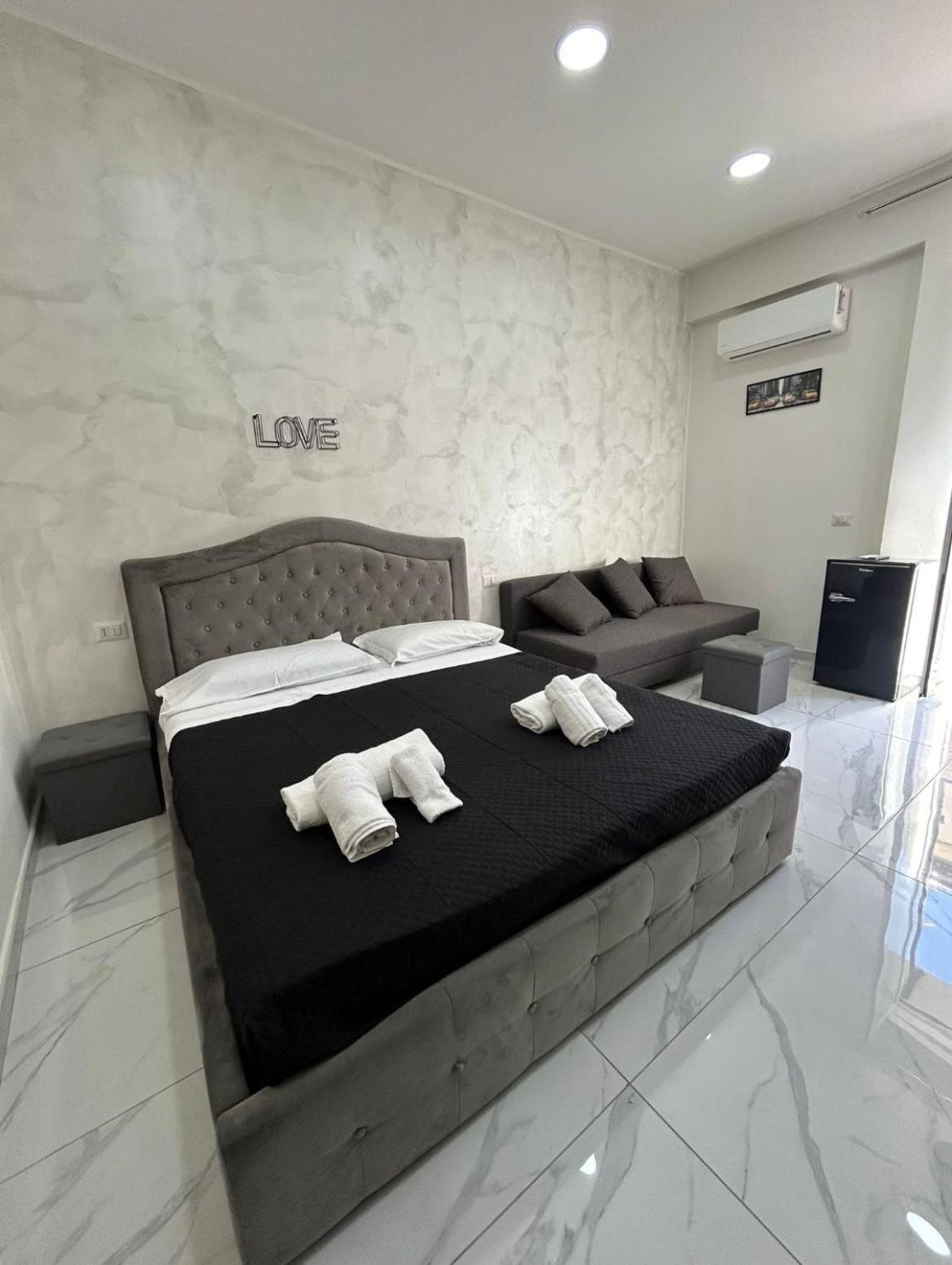 Terrazza Luxury Valentino Lejlighed Napoli Eksteriør billede