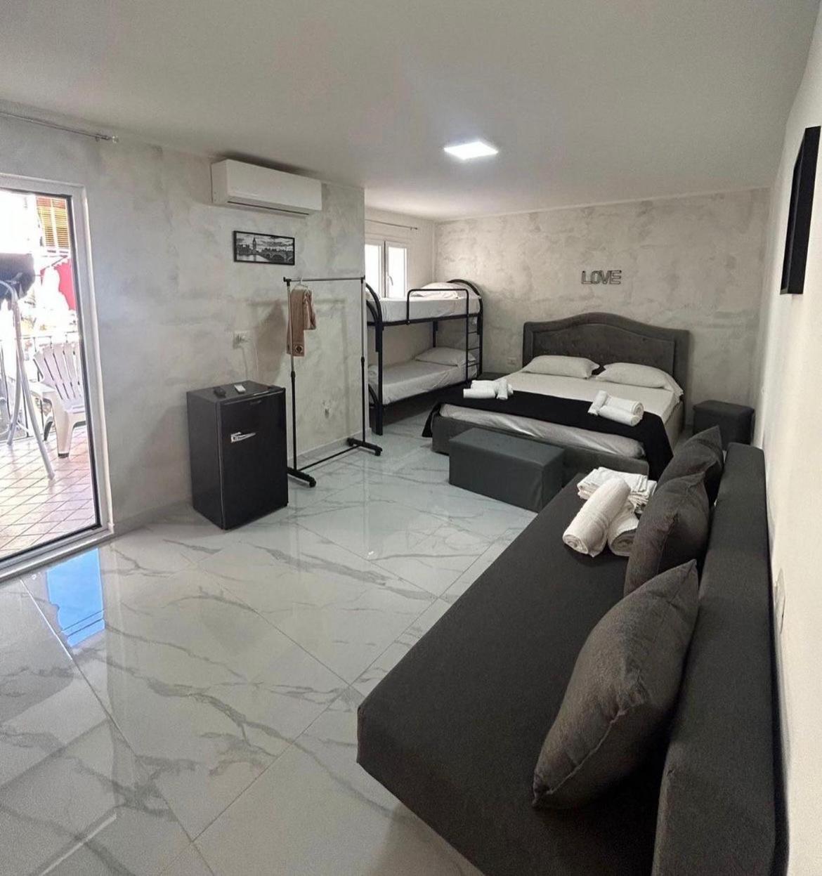 Terrazza Luxury Valentino Lejlighed Napoli Eksteriør billede