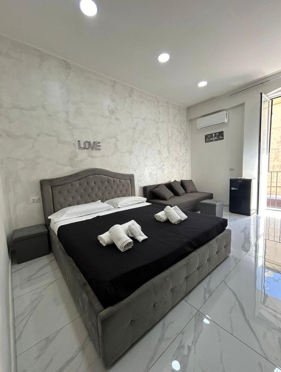 Terrazza Luxury Valentino Lejlighed Napoli Eksteriør billede